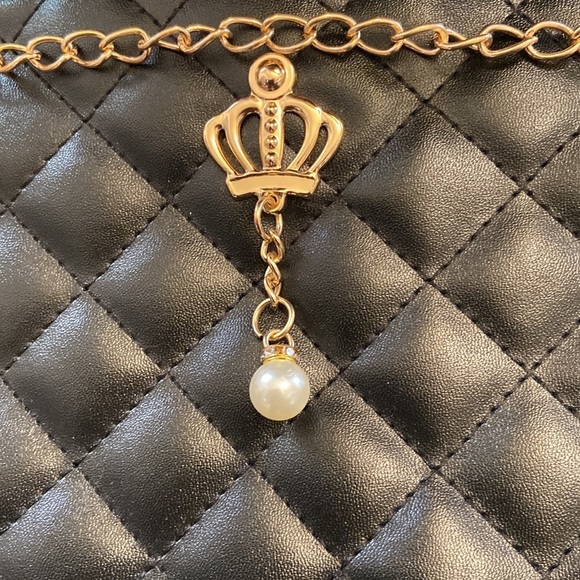 Black Fashion Argyle Quilted Waterproof Shoulder Chain Tote Handbag. - Picture 4 of 5